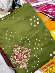Green Bandhani saree with Mirror Work