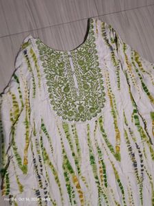 Stylish Red &amp; White Zigzag Kurta with Floral Print