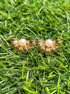 Elegant Flower Pearl Earrings Set of 2