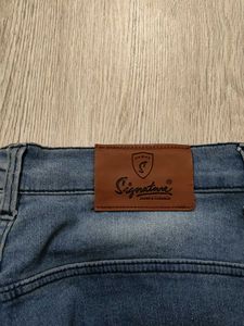 Ma5689 Signature jeans waist 32 inches