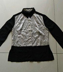 Chic Leopard Print Button-Up Shirt