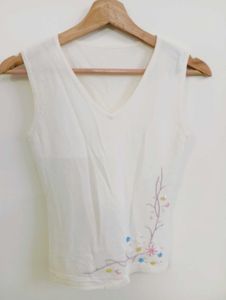 Chic White Sleeveless Top with Floral Embroidery