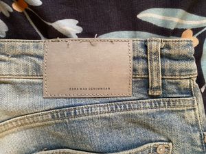 Zara Light Wash Distressed Jeans 31 inches waist