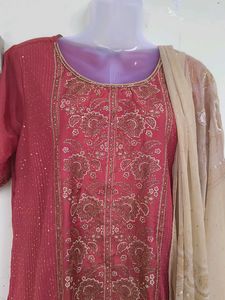Elegant Pink &amp; Gold Embroidered Kurta Sets Women.