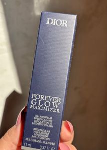 Dior Forever Glow Maximizer highlighter :- pink