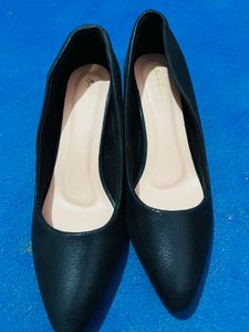 black comfy heels unused fixed price