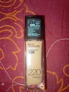 Maybelline Fit Me Foundation 220