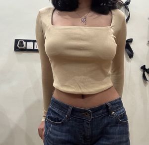 body fitted squared neck top