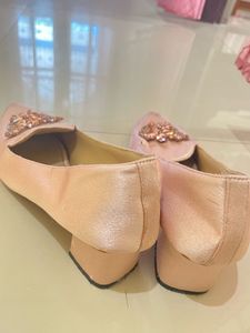 Embellished pretty heels 👠