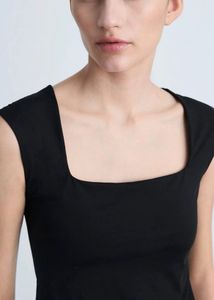 Square-neck fitted crop top
