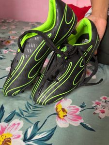 sports football shoes