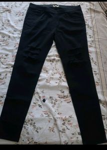 Women Black Rugged Jeans( Like New)