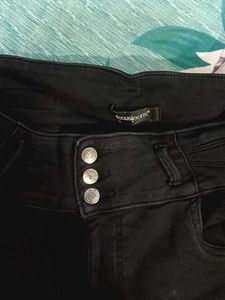 Black High-Waisted Denim Jeans