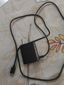 Jio Black Mobile Charger & Cable