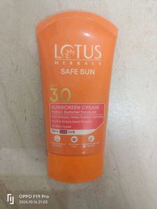 Lotus Herbals Safe Sun SPF 30