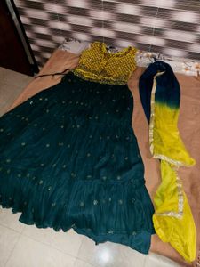 Beautiful lehenga choli with dupatta n having yell