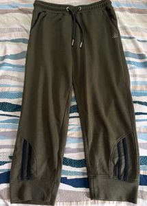 Women’s olive green 3/4 Joggers
