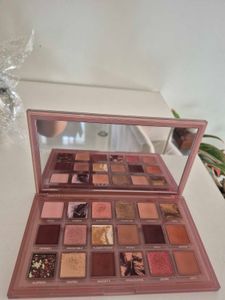 Huda Beauty Naughty pallete(Original)