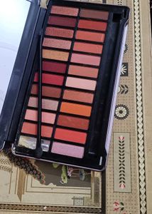 Swiss beauty and HR eyeshadow combo