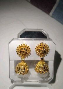 Elegant Gold Jhumka Earrings