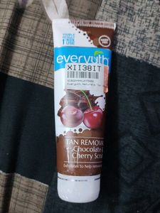 Everyuth TanRemoval Chocolate&Cherry Scrub+Freebie
