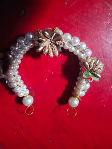 Exquisite Pearl &amp; Floral Maang Tikka