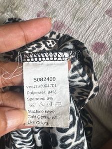 Sleeveless Leopard Print Turtleneck Top