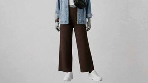 chocolate brown ribbed knit wide-leg pants.