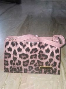 Chic Leopard Print Crossbody Bag