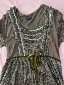 Chic Olive Green Leopard Print Tunic Top