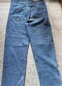 straight fitted dark blue jean