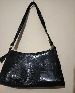 Chic Black Croc Embossed Shoulder Bag