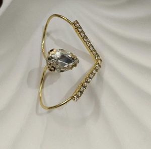 Sparkling V-Shape Rhinestone Ring