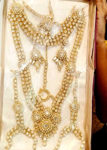 Exquisite Kundan Bridal Jewelry Set