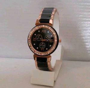 I am selling a women watche . there are two watch