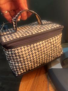 Portable Ligtweight Pouch With Mirror