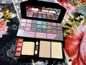 New With Tag Eyeshadow Palette