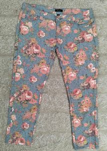 👖🌸 UK2LA Floral Print Jeans