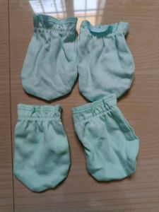 Baby Hats Mittens &amp; Socks Set