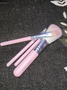 Pack Of 4 Eye Shadow Brushes