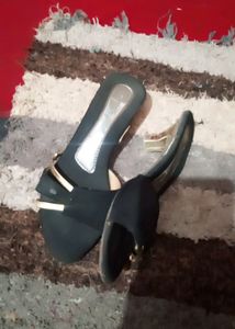 Black And Golden Color Hee