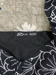 Black colour crop top V