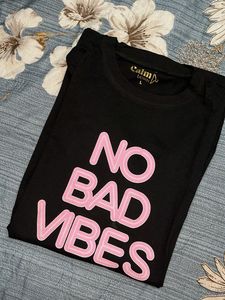 Graphic Print T-Shirt "No Bad Vibes"