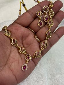 Stunning Gold-Tone Necklace & Earring Set