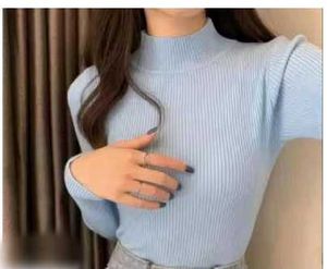Light Blue Ribbed Knit Top “M”size
