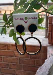 Chic Black &amp; Gold Hoop Earrings
