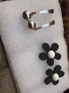 Black Flower Daisy Earrings