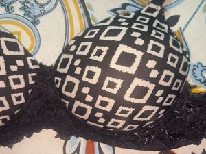 Stylish Black &amp; White Geo Print Bra