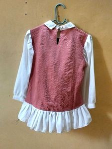 Chic Red &amp; White fancy top💖