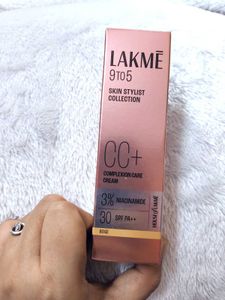 Lakme 9 to 5 CC Cream Beige with 3% Niacinamide Co